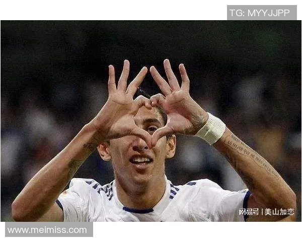 球星花式足球进球技巧大揭秘,炫酷动作与精妙配合带你领略巅峰之美 球星花式足球进球技巧大揭秘,炫酷动作与精妙配合带你领略巅峰之美