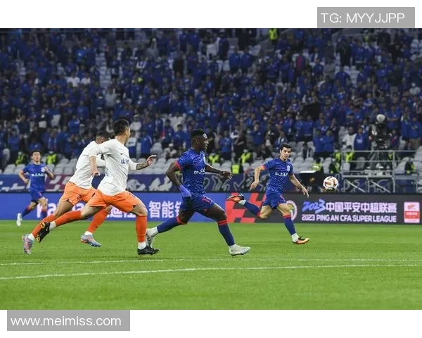 足球巨星乔装老头引发热议隐藏身份重返球场惊喜不断 足球巨星乔装老头引发热议隐藏身份重返球场惊喜不断